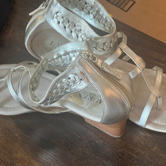 WOMEN'S LAUREN DRESSY WEDGE SANDALS SIZE 8.5 METALLIC LEATHER - Picture 3 of 3